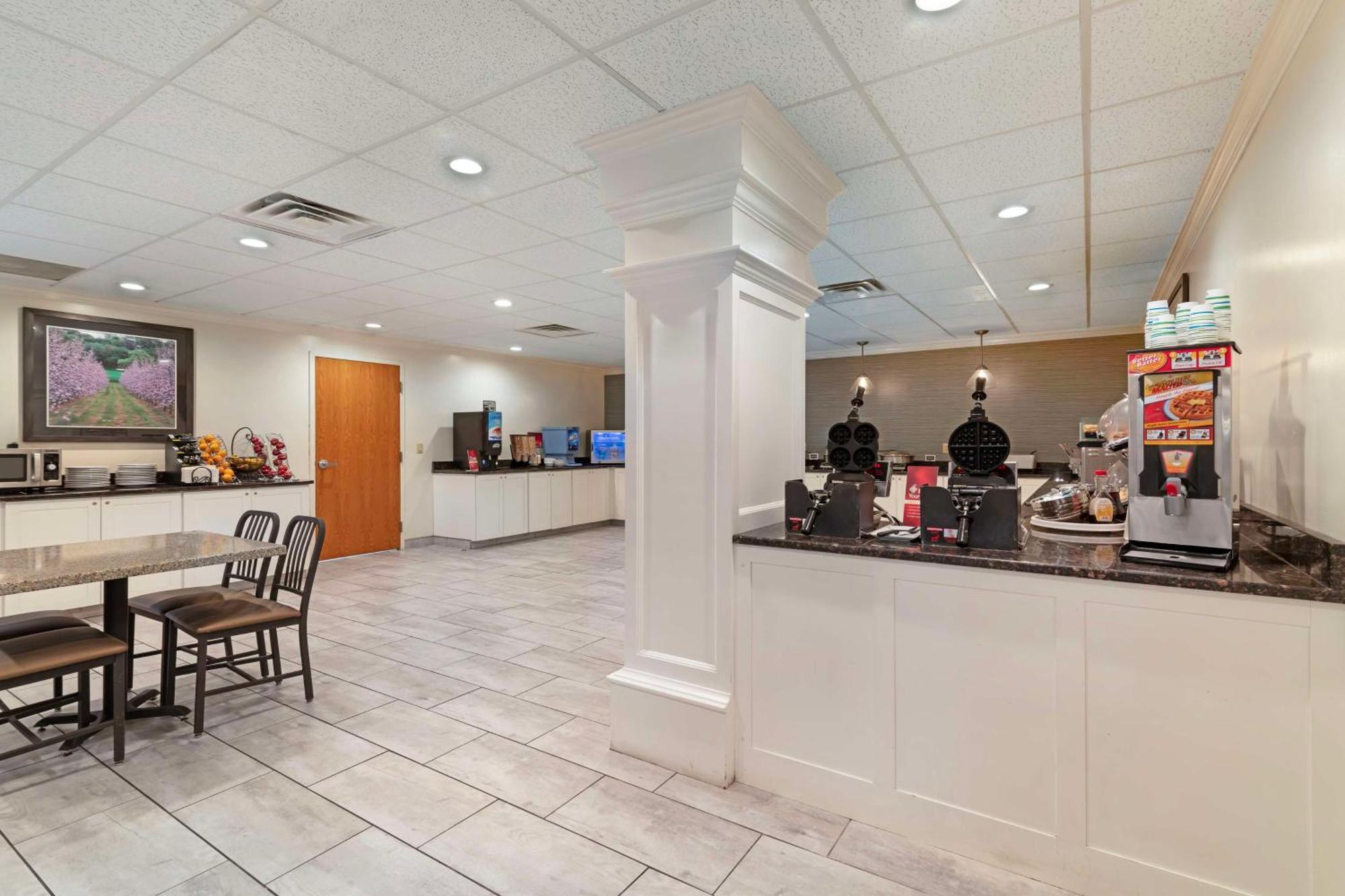 Best Western Plus Plattsburgh Exterior foto